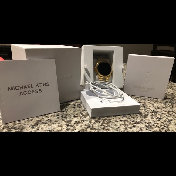 Michael Kors Access Bradshaw Smartwatch - Gold - Picture 1 of 6
